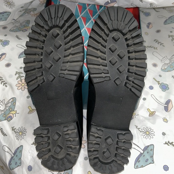 Shoes - Picture 4 of 4